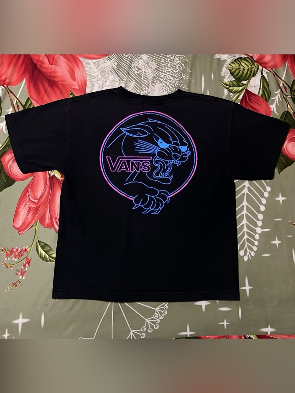 Vans Black Women’s Medium Tee Neon Panther Graphic Back